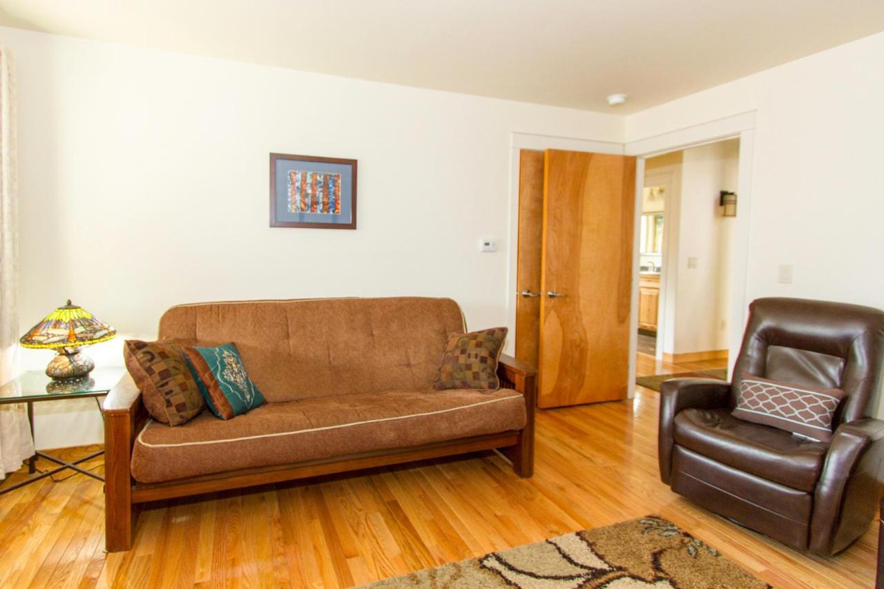 Eagle Peak Guesthouse Eagle River Luaran gambar